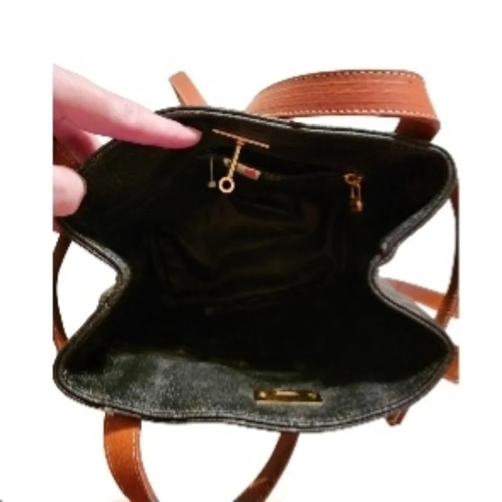 Monte Carlo Di Filanti Crossbody Bucket Bag. - Picture 6 of 11